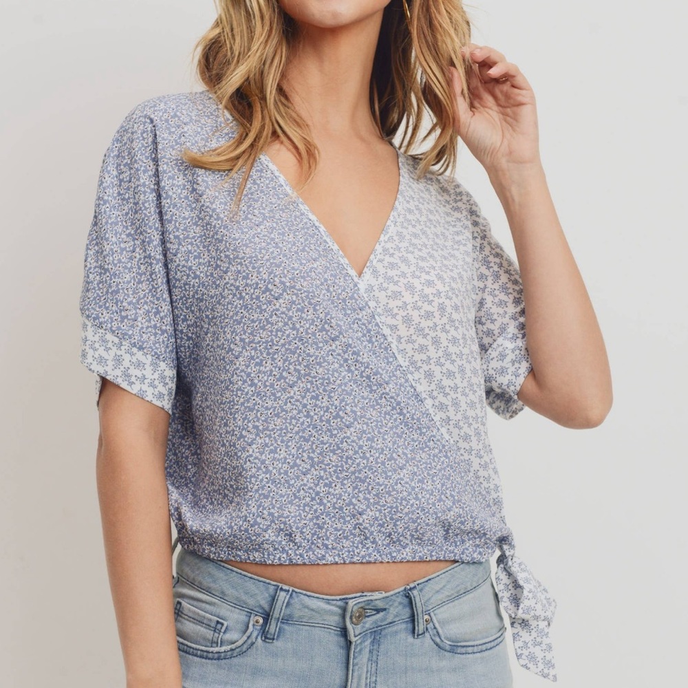 NWT Blue & White Floral Wrap Tie Side Spring & Summer Top - Picture 3 of 5